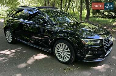 Хэтчбек Audi A3 2017 в 