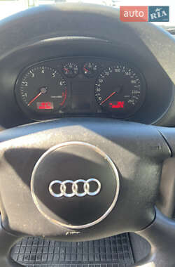 Хэтчбек Audi A3 2001 в 