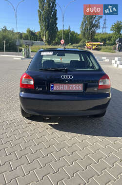 Хэтчбек Audi A3 2001 в 