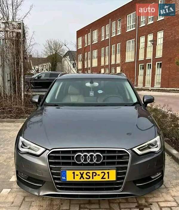 Хэтчбек Audi A3 2014 в 