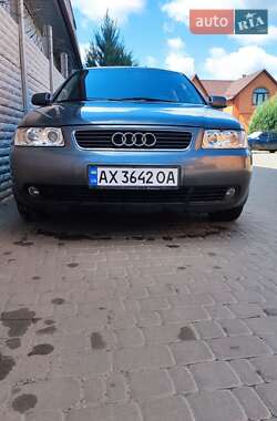 Хэтчбек Audi A3 2002 в 