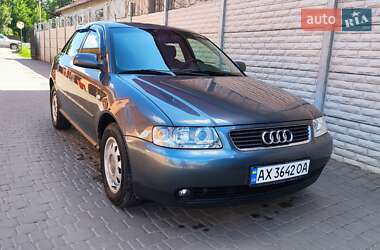 Хэтчбек Audi A3 2002 в 