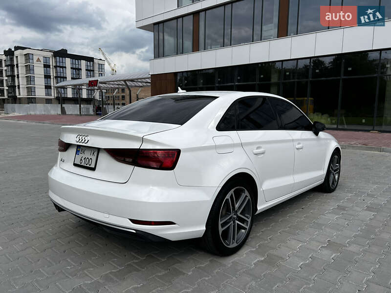 Седан Audi A3 2017 в Ровно