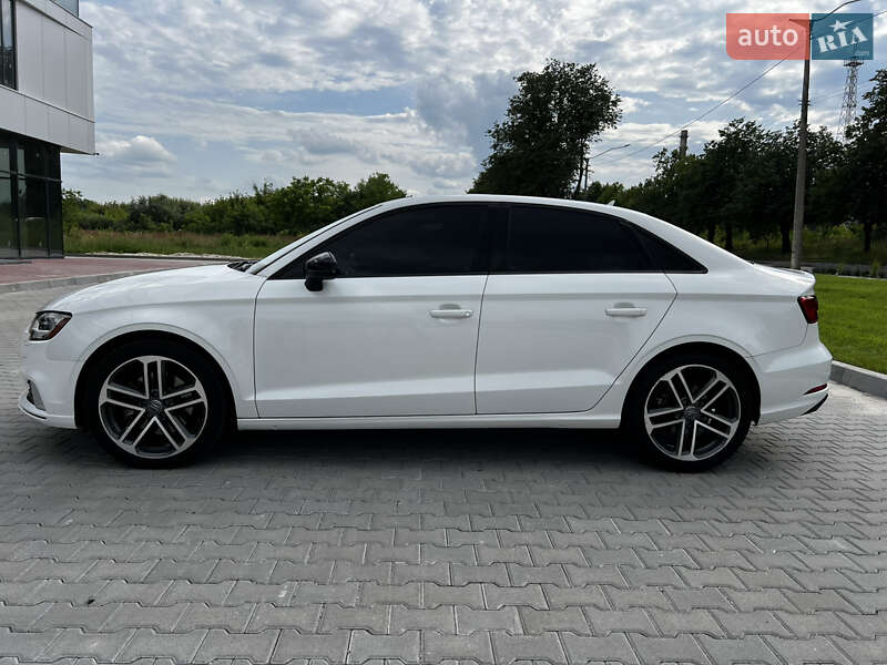 Седан Audi A3 2017 в Ровно