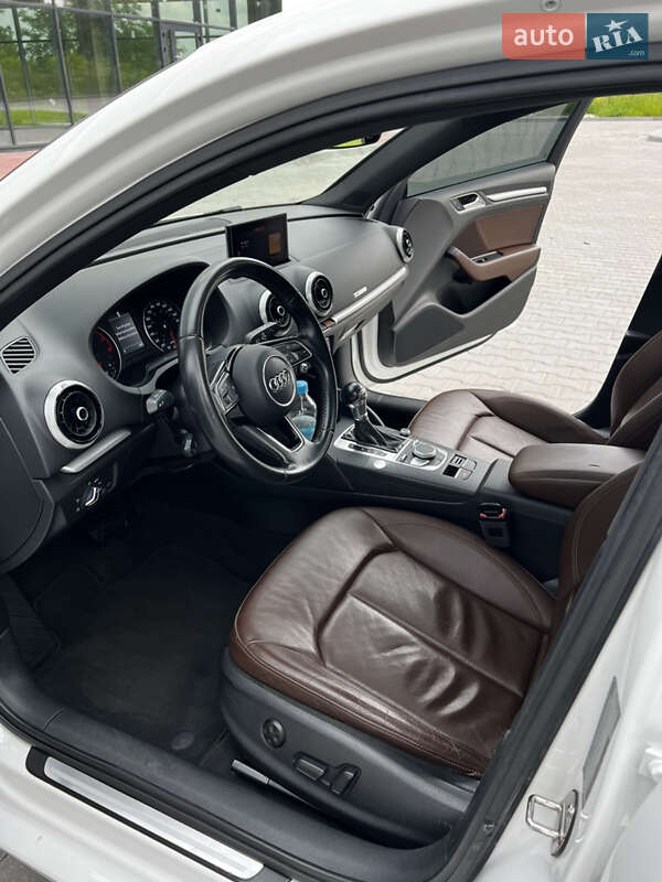 Седан Audi A3 2017 в Ровно