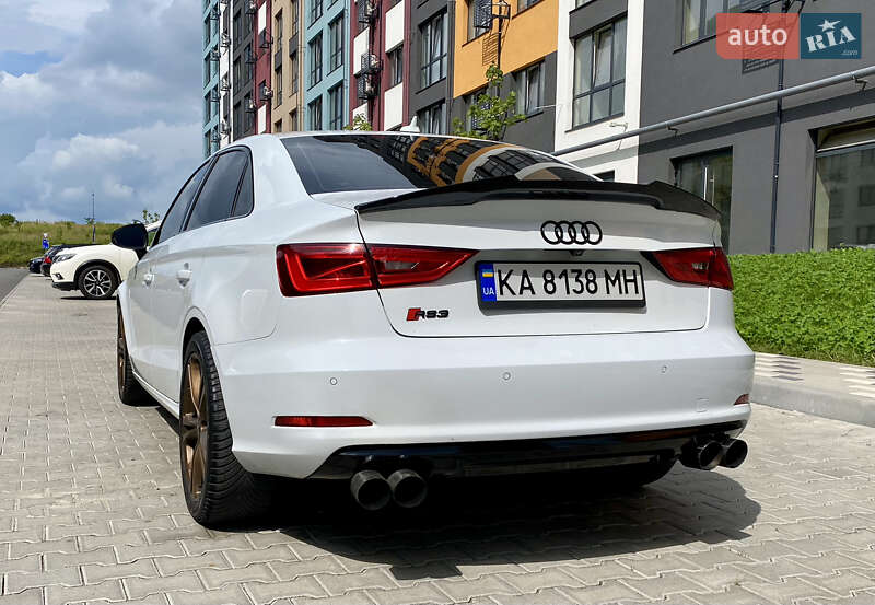 Седан Audi A3 2015 в Рівному