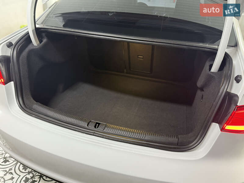 Седан Audi A3 2015 в Вишневом фото 5 Седан Audi A3 2015 в Вишневом