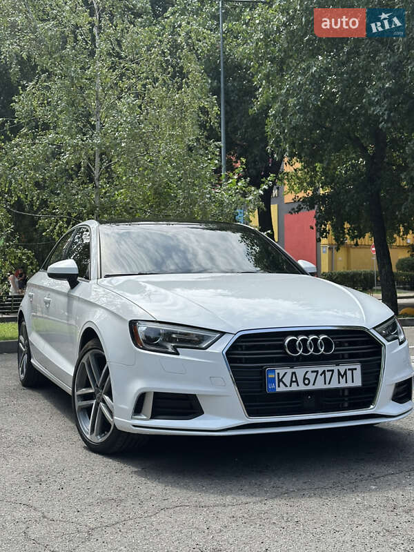 Седан Audi A3 2016 в 