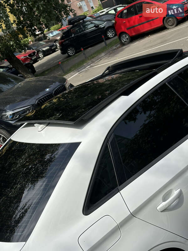 Седан Audi A3 2016 в Киеве