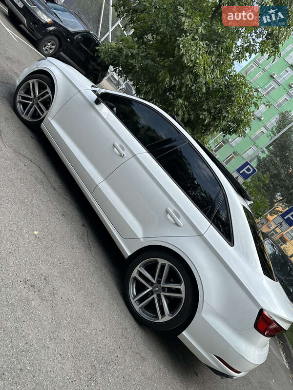 Седан Audi A3 2016 в Киеве