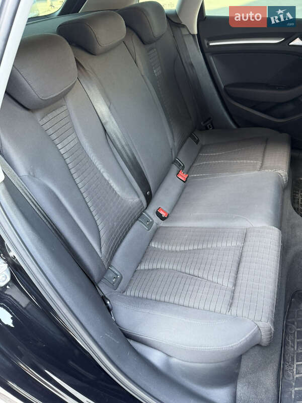 Хэтчбек Audi A3 2015 в Павлограде