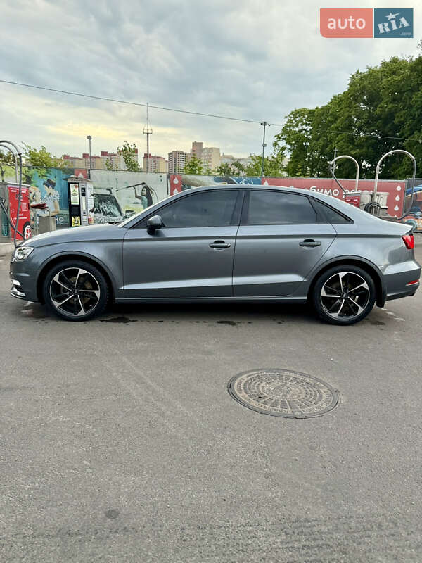 Седан Audi A3 2016 в Киеве