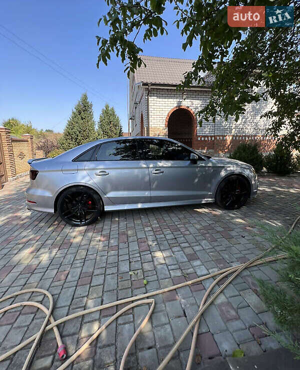 Седан Audi A3 2015 в Днепре