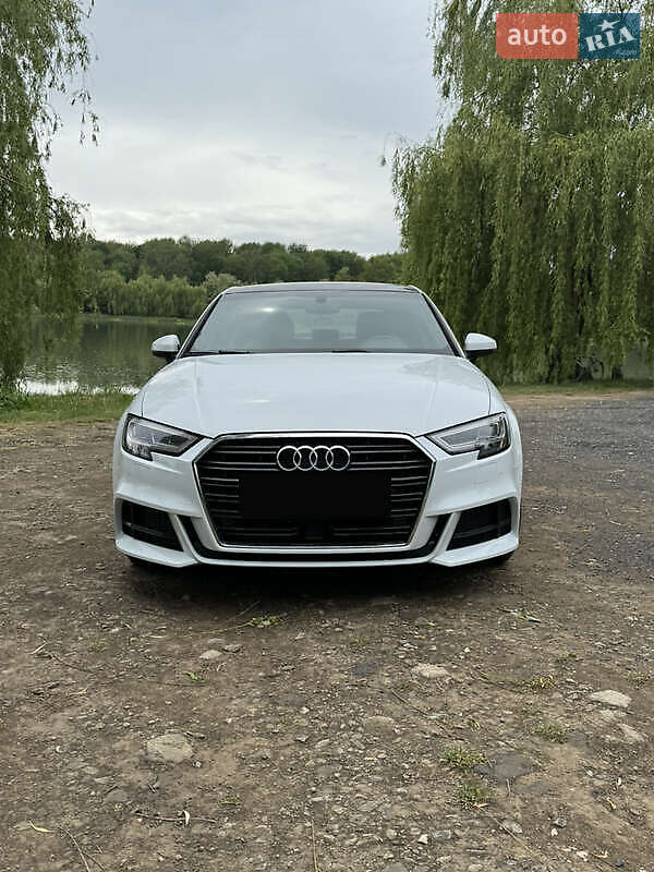 Седан Audi A3 2018 в Ивано-Франковске