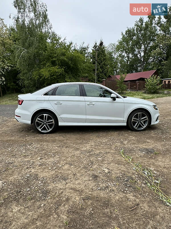 Седан Audi A3 2018 в Ивано-Франковске