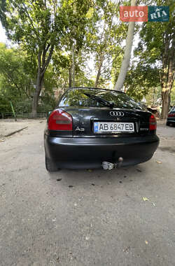 Хэтчбек Audi A3 1999 в 