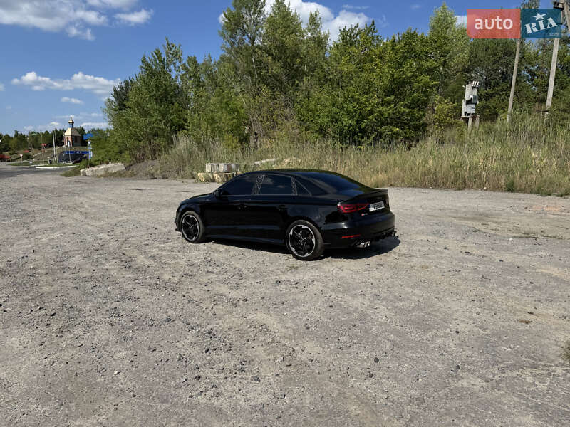 Седан Audi A3 2015 в Новых Санжарах