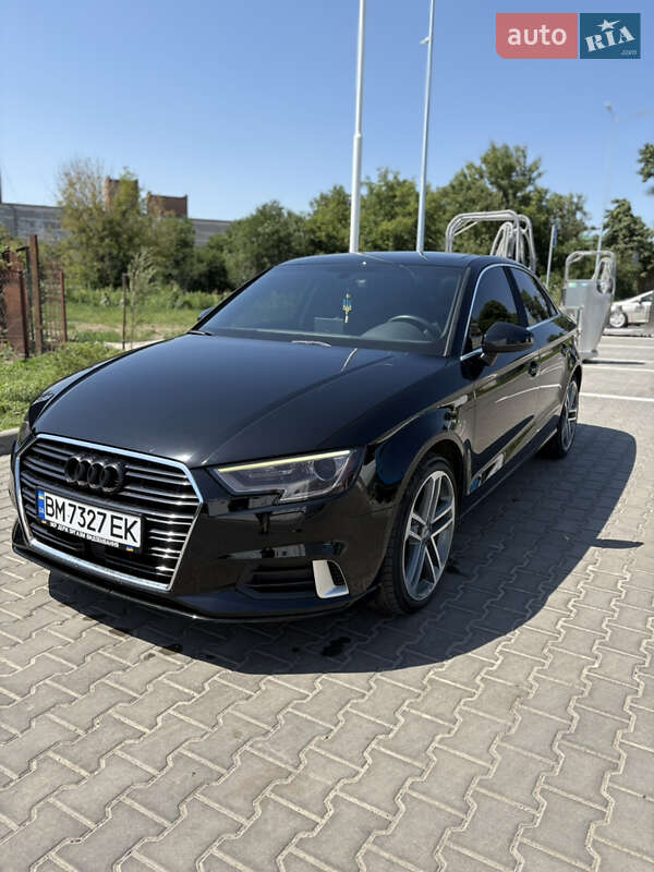 Седан Audi A3 2018 в Ромнах