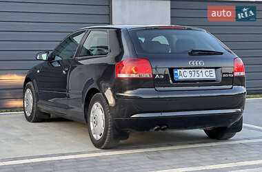 Хэтчбек Audi A3 2004 в 