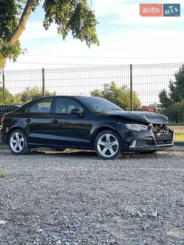 Седан Audi A3 2018 в Львове