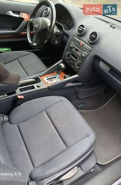 Хэтчбек Audi A3 2004 в 