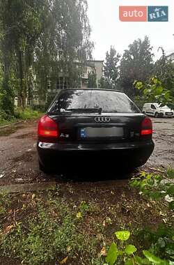 Хэтчбек Audi A3 2000 в 