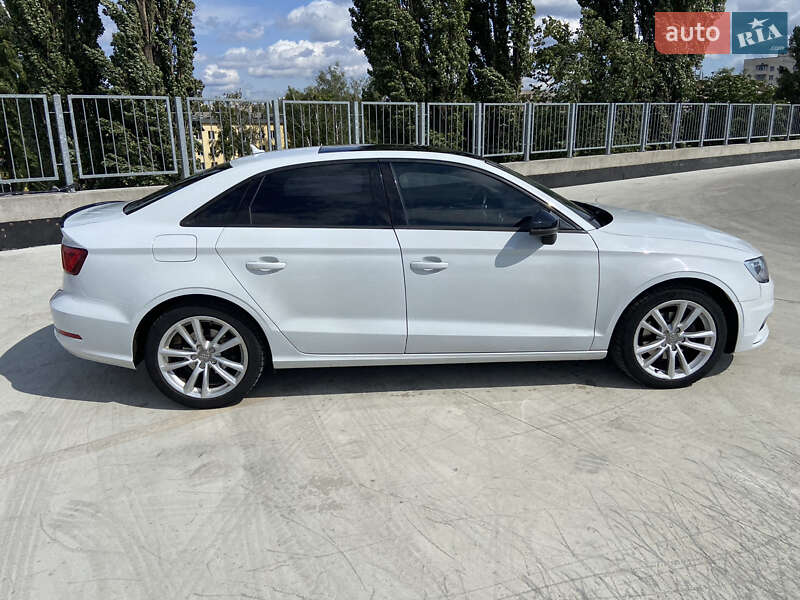Седан Audi A3 2016 в Киеве