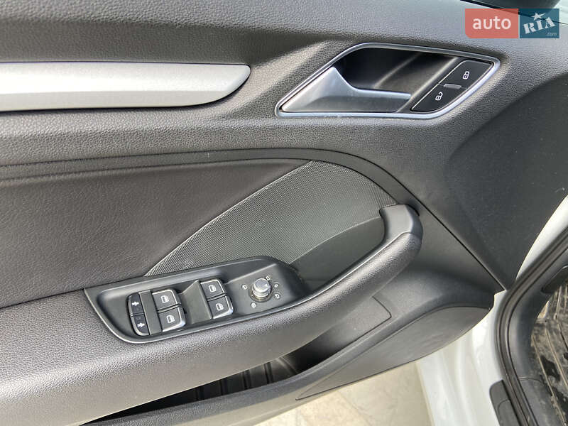Седан Audi A3 2016 в Киеве