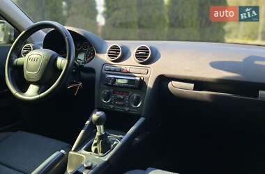 Хэтчбек Audi A3 2006 в 