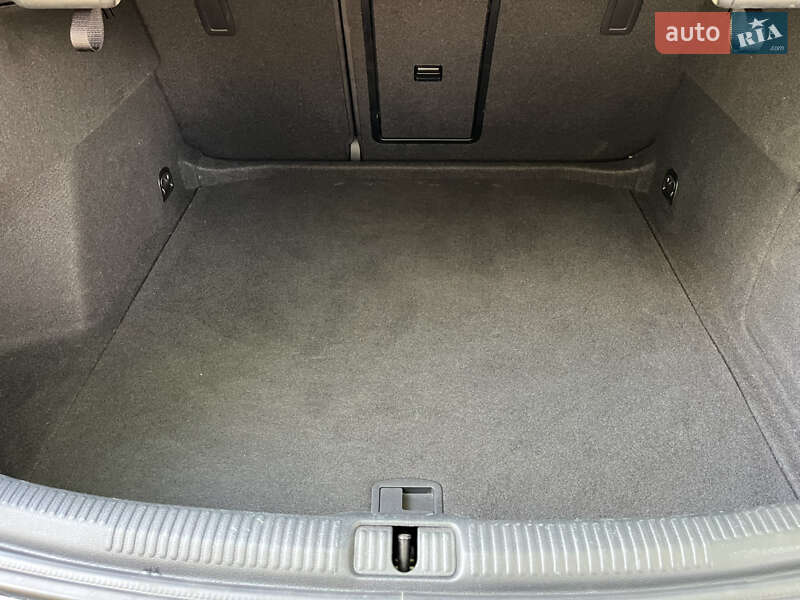 Седан Audi A3 2015 в Кропивницком
