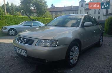 Хэтчбек Audi A3 2003 в 
