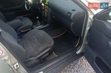 Хэтчбек Audi A3 2003 в 