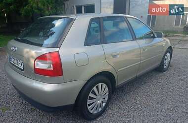 Хэтчбек Audi A3 2003 в 