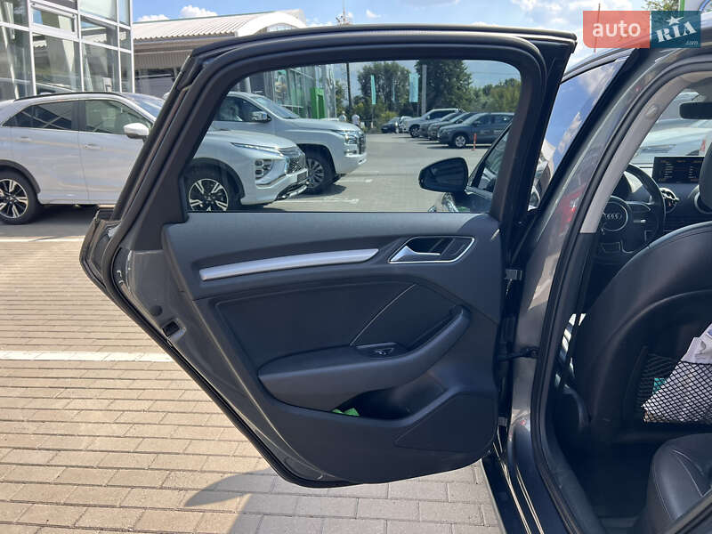 Седан Audi A3 2016 в Полтаві
