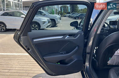 Седан Audi A3 2016 в 
