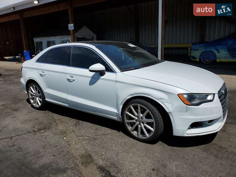 Седан Audi A3 2015 в Львові