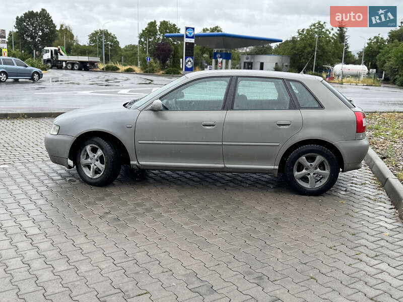 Хэтчбек Audi A3 2002 в 