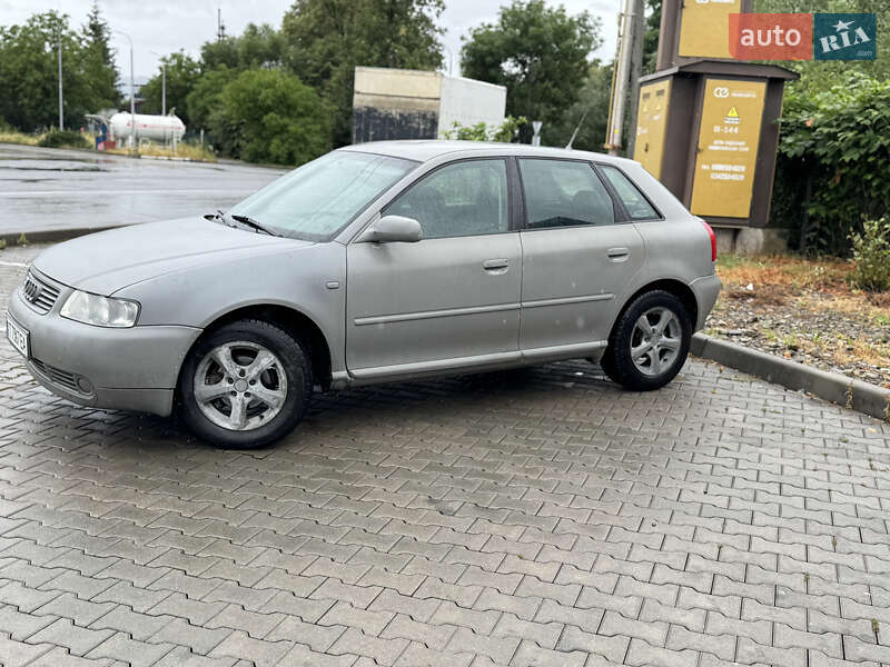 Хэтчбек Audi A3 2002 в Надворной