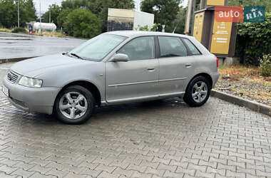 Хэтчбек Audi A3 2002 в 