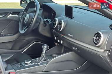 Хэтчбек Audi A3 2017 в 