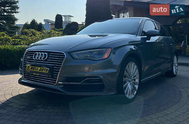 Хэтчбек Audi A3 2015 в 