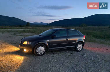 Хэтчбек Audi A3 2004 в 