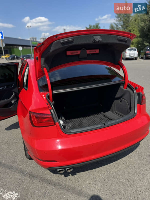 Седан Audi A3 2016 в Киеве