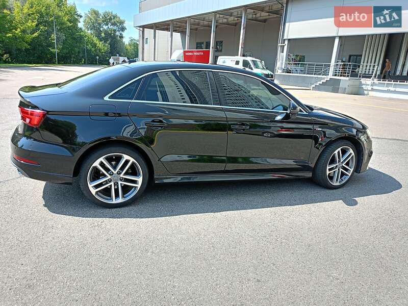 Седан Audi A3 2017 в Киеве