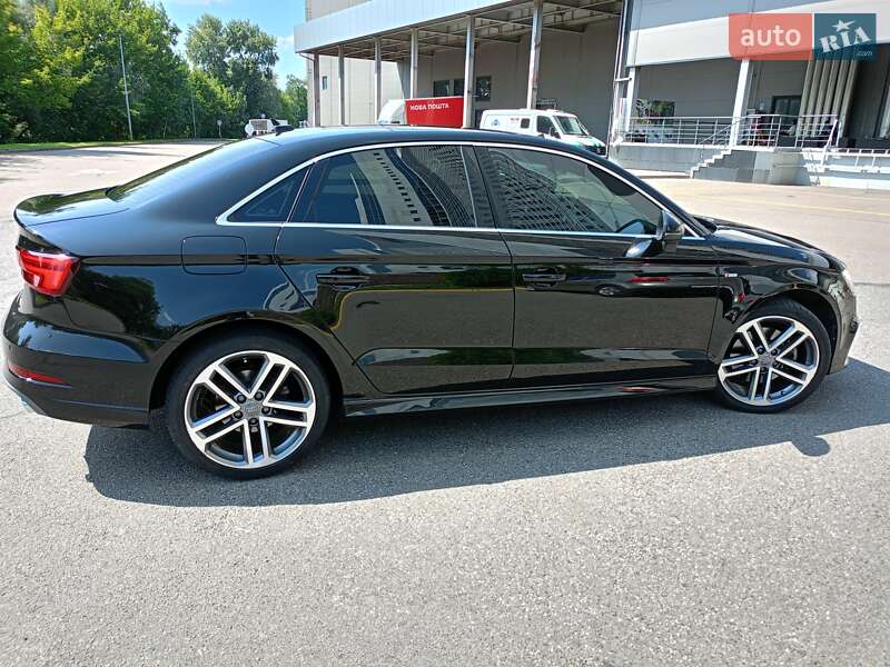 Седан Audi A3 2017 в Киеве