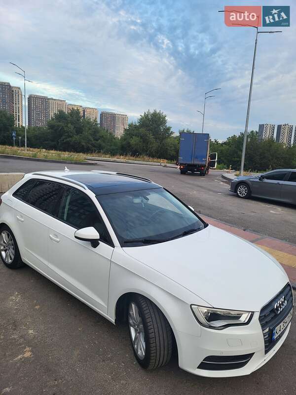Хэтчбек Audi A3 2016 в Киеве