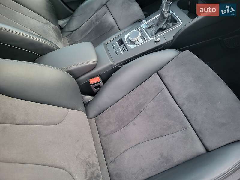 Хэтчбек Audi A3 2016 в Киеве