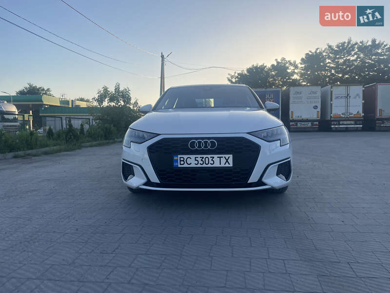 Седан Audi A3 2021 в 