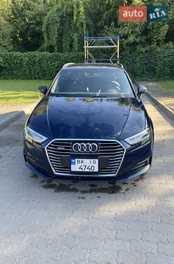 Хэтчбек Audi A3 2017 в 