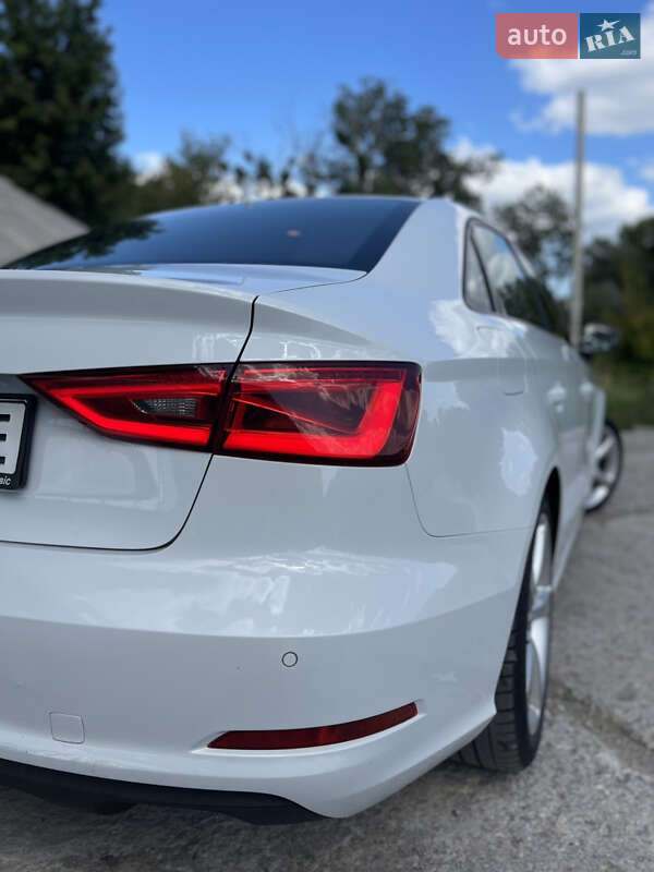 Седан Audi A3 2015 в Вінниці